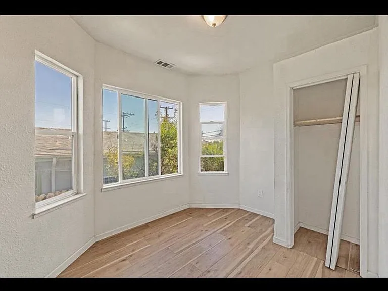 2422 E 24th St #2422 — Photo 12