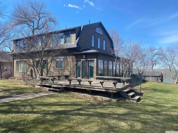 15548 Dodge Ave, Clear Lake, IA 50428