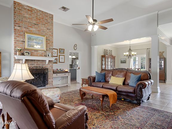 3rd image of 206 Oak Brook Blvd