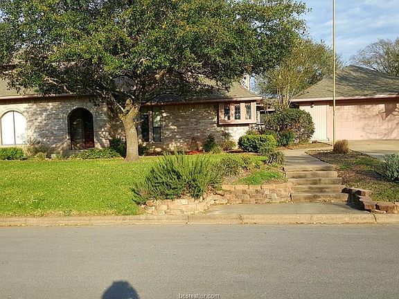 3rd image of 8719 Bent Tree Dr