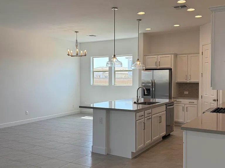 2921 E Mission Ln — Photo 14