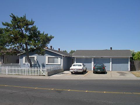 9579 Kelley Dr Triplex