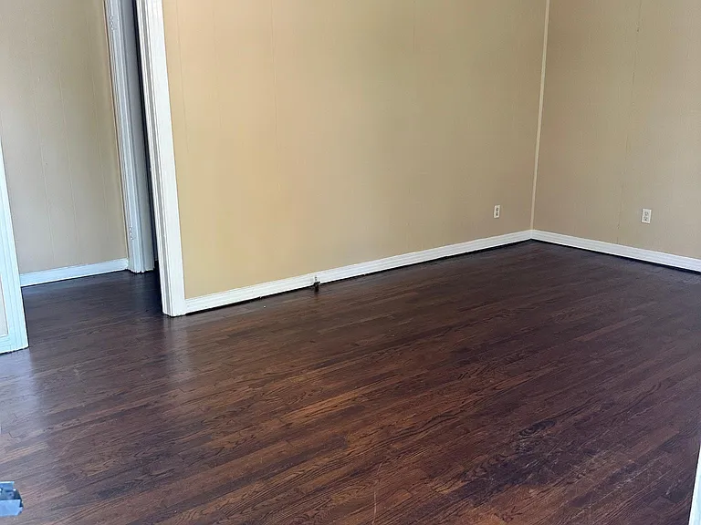 117 N Ash St — Photo 3