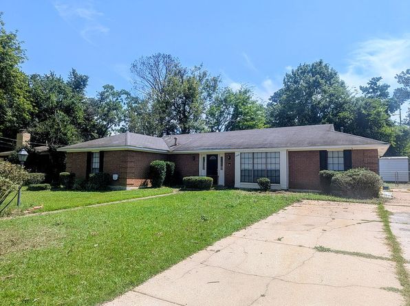 3429 Woodpark Dr