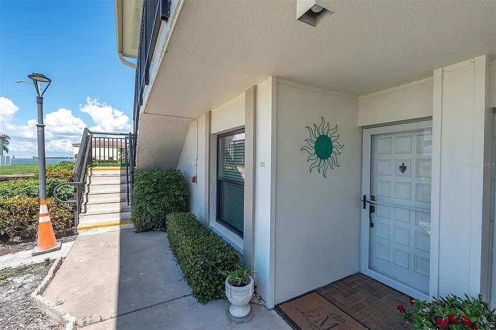 6210 Sun Blvd — Photo 3