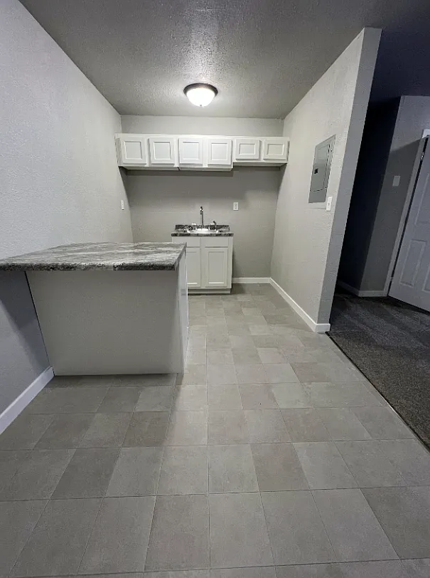 735 Center Avenue West — Photo 2