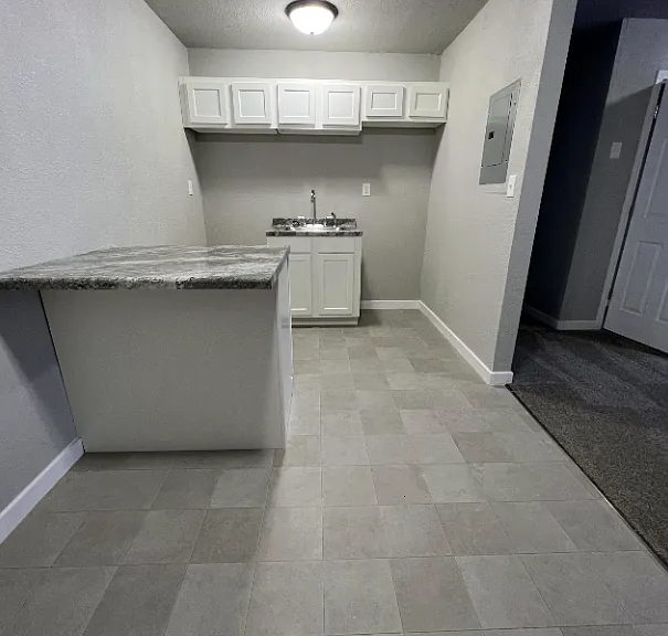 735 Center Avenue West — Photo 2