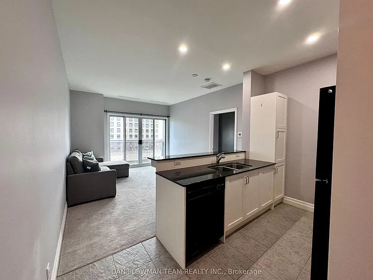 44 Bond St W #607 — Photo 6