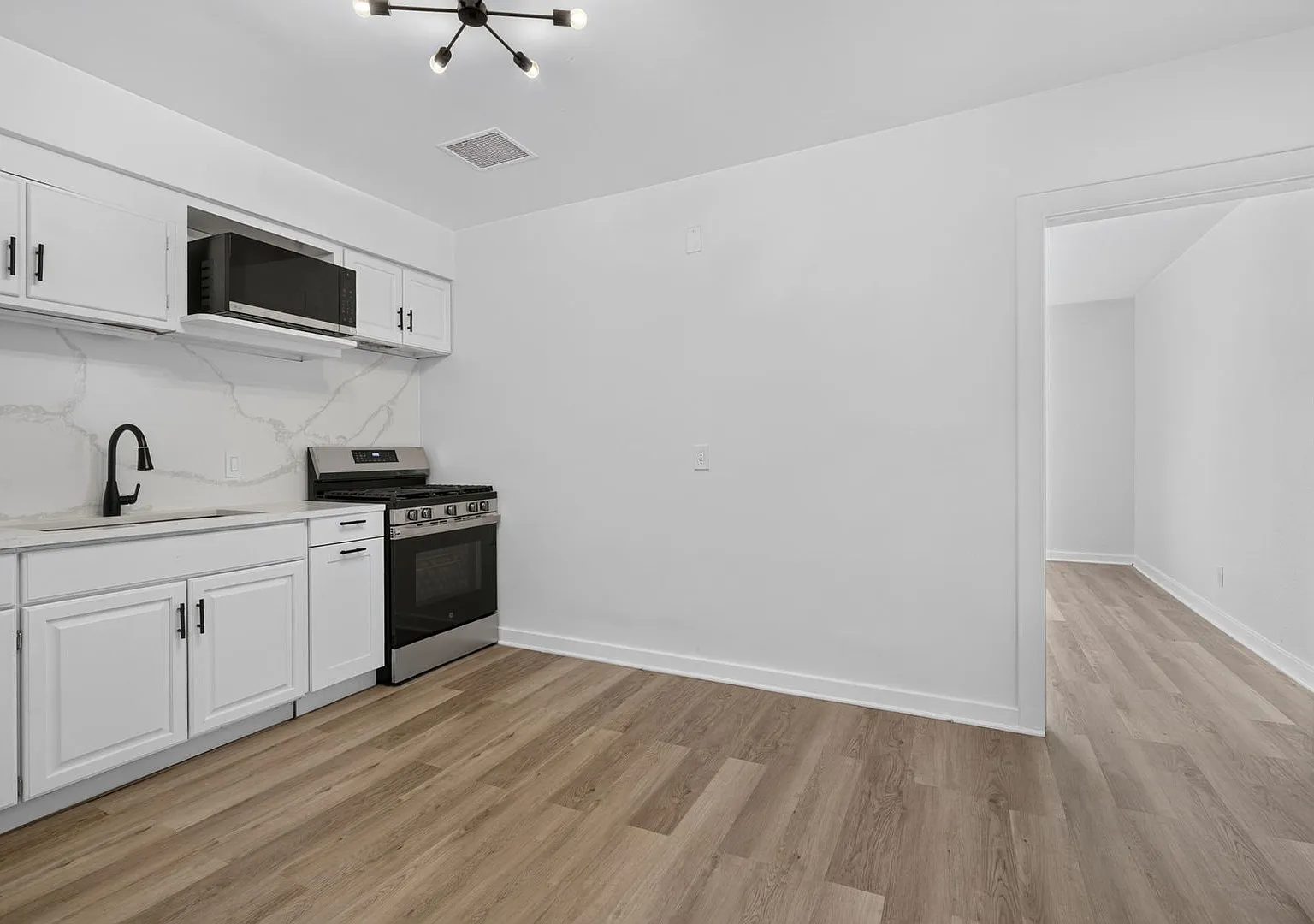 2 bed, 900 sqft, $850 — Photo 4