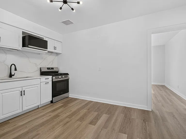 705 Washington St #2F — Photo 4