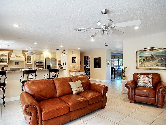 4th image of 4403 Parkway Dr