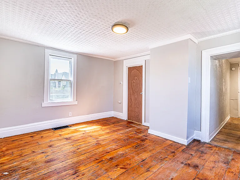 279-279.5 Adams St #C — Photo 6