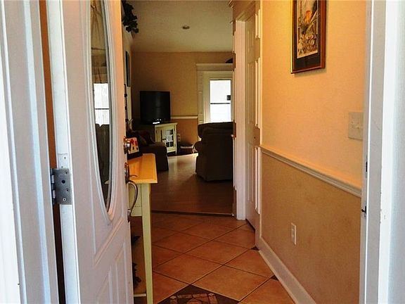4th image of 303 S Sheridan Ave
