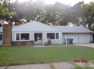 425 Harvey St, Halstead, KS 67056