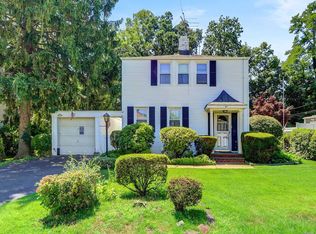 84 Browers Ln, Roslyn Heights, NY 11577