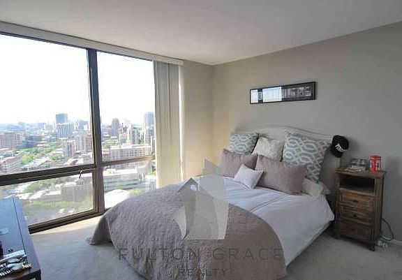 2nd image of 2650 N Lakeview Ave #2905JF