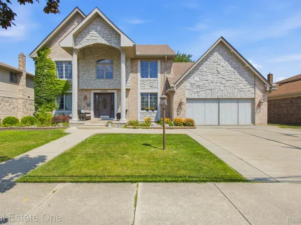 26560 Wilson Dr, Dearborn Heights, MI 48127