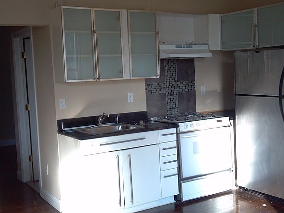 5th image of 270 S 1st Ave