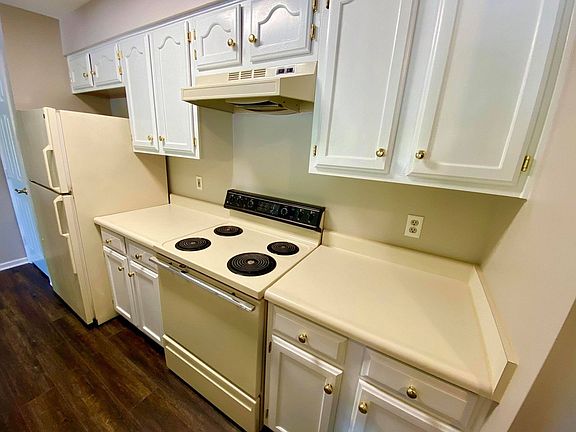 4th image of 9105 Lincolnshire Ct APT E