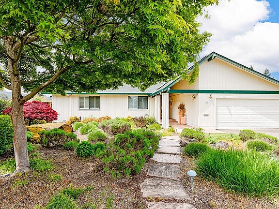 2nd image of 10 Valley Oaks Place