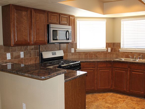 5th image of 958 Jasmine Dr