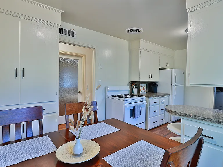 1020 Orange St — Photo 3