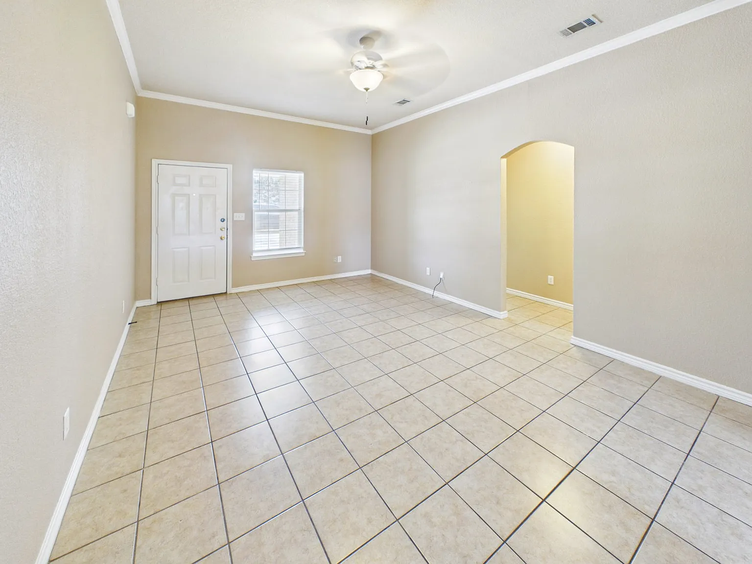 3 bed, 3.0 bath, 1550 sqft, $1,595 — Photo 4