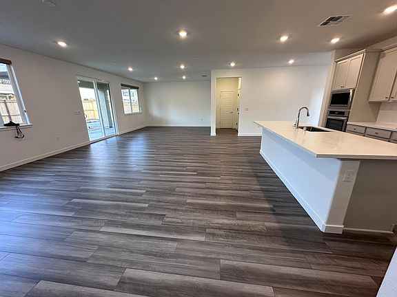 5th image of 3619 Coyote Pointe Way