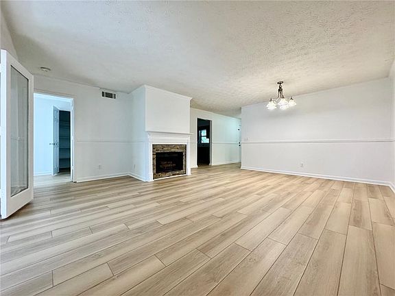 3rd image of 1911 Barrow Way