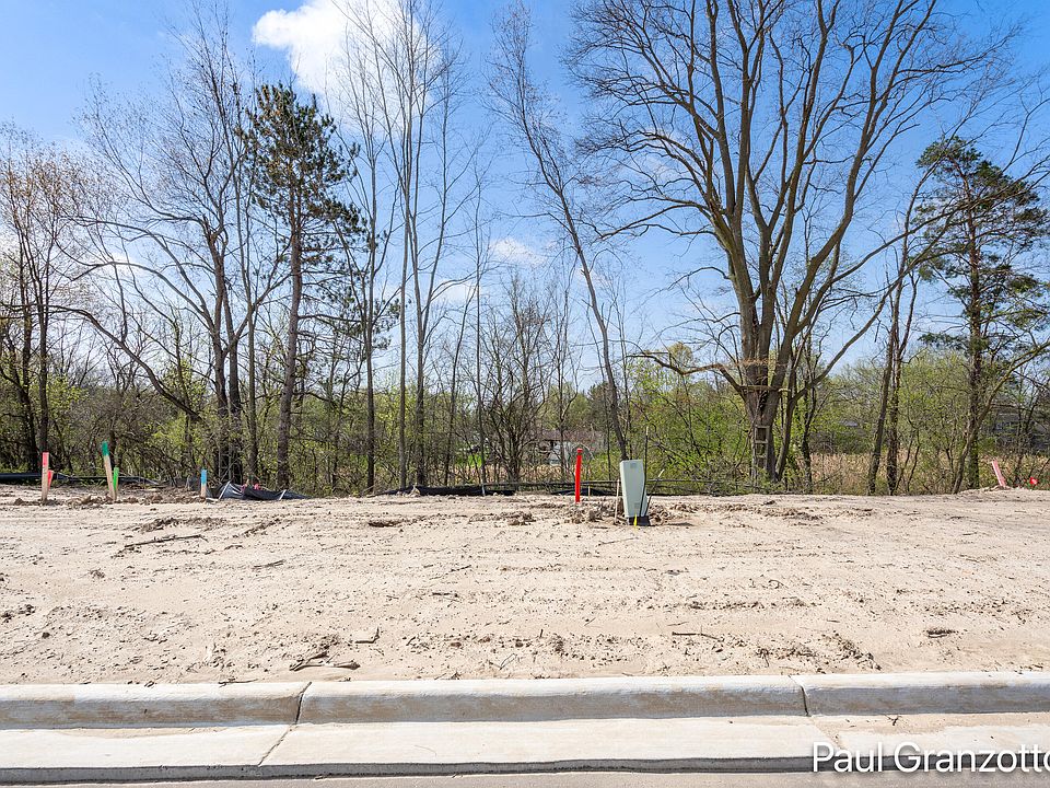 2nd image of 3052 Creek Dr SE