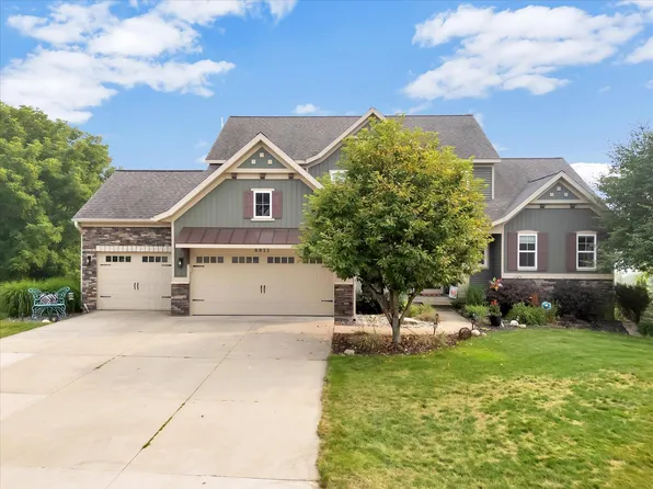 8911 Hopewell Dr NE, Rockford, MI 49341