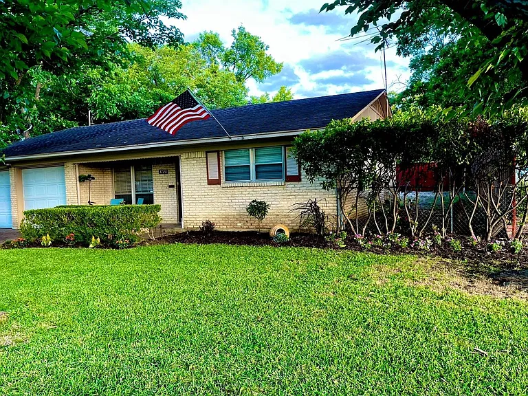 3728 Statler Dr — Photo 1