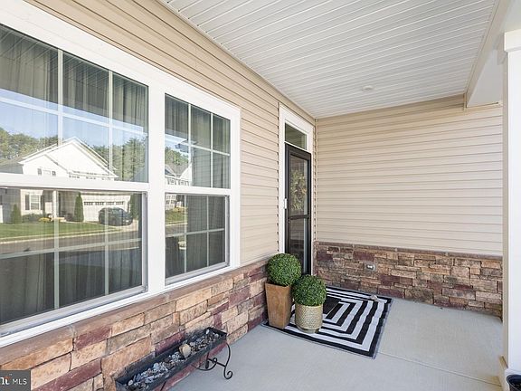 4th image of 19 Circle Dr