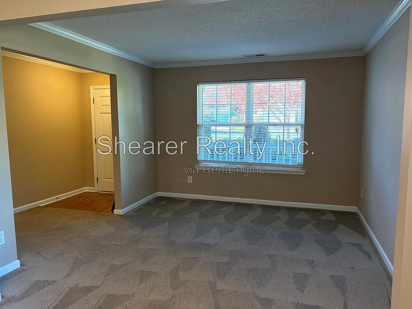 4 bed, 2.5 bath, 2288 sqft, $2,400 — Photo 3