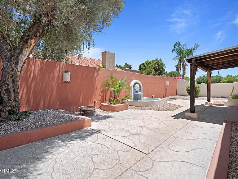7308 E Berridge Ln — Photo 8