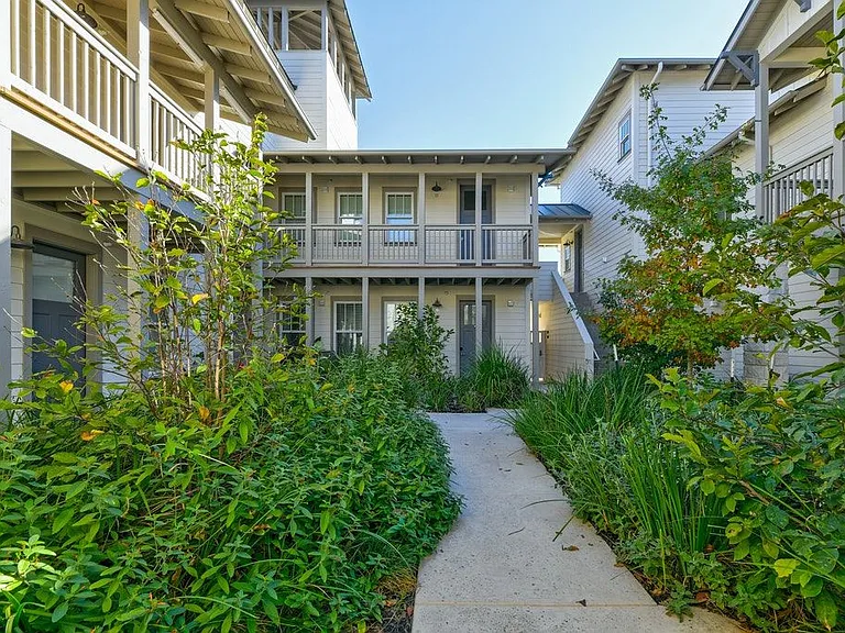 215 Rock St #11 — Photo 5