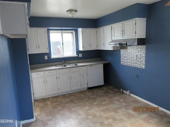 3rd image of 25080 Koontz St