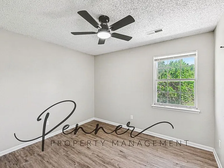 1310 Valley Woods Ct #C — Photo 8