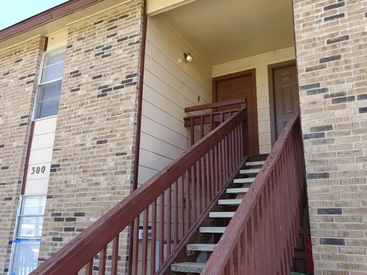 Building Photo - 300 Moursund Blvd #4