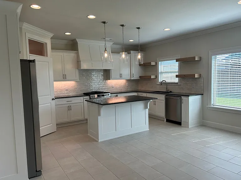 2412 Salmon St — Photo 13