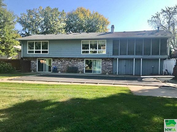 5th image of 53 Sunset Dr