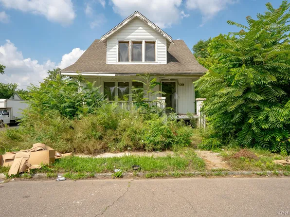 17403 Goddard Ave, Hamtramck, MI 48212