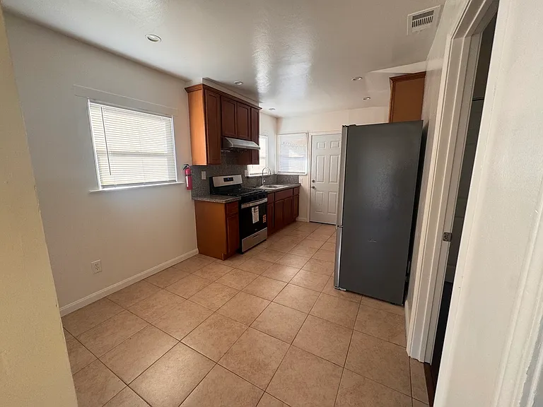 285 Sunset Blvd — Photo 5