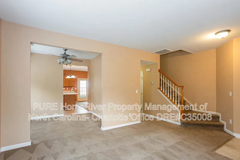 3 bed, 2.5 bath, 1450 sqft, $1,680 — Photo 3