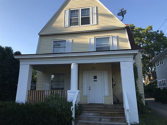 2nd image of 1575 Wealthy St SE APT 1