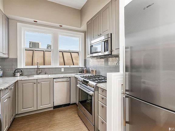 5th image of 3191 Washington St #5