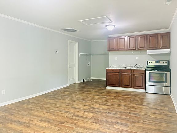3rd image of 409 Orange St