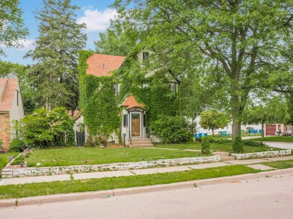 2657 Zenith Ave N, Robbinsdale, MN 55422