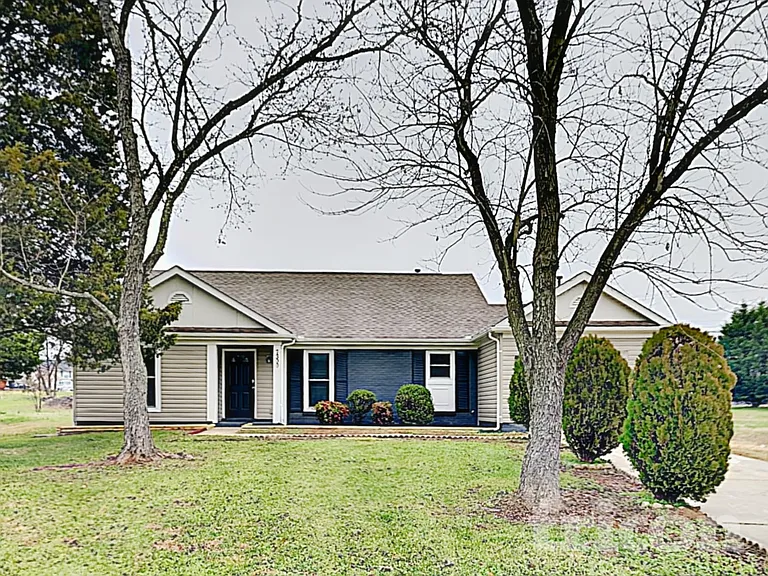 7300 Yorkville Ct — Photo 2
