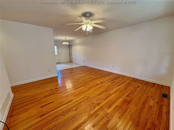3rd image of 99 Carriage Hill Ln